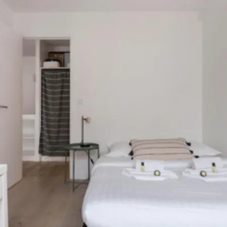 Calm Duplex Between Bastille And Le Marais Paris